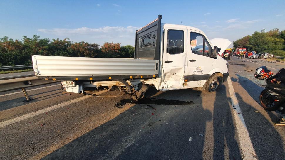 Accident cu cinci mașini pe Autostrada A1, lângă București: Șase victime, trafic blocat, elicopterul SMURD preia răniții 785698