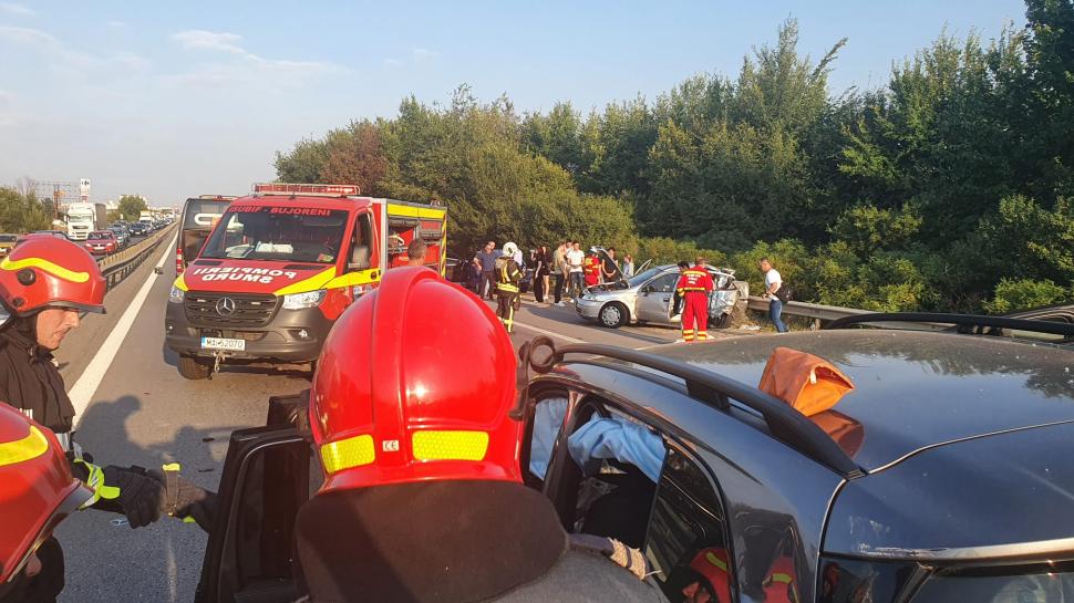 Accident cu cinci mașini pe Autostrada A1, lângă București: Șase victime, trafic blocat, elicopterul SMURD preia răniții 785703