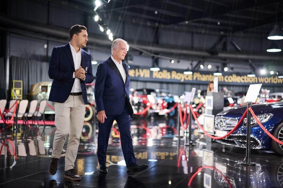 Miliardarul de la Ferarri, vizită cu soția româncă la galeria de mașini a lui Ion Țiriac. Piero și Romina s-au pozat lângă bolizii de lux 785979