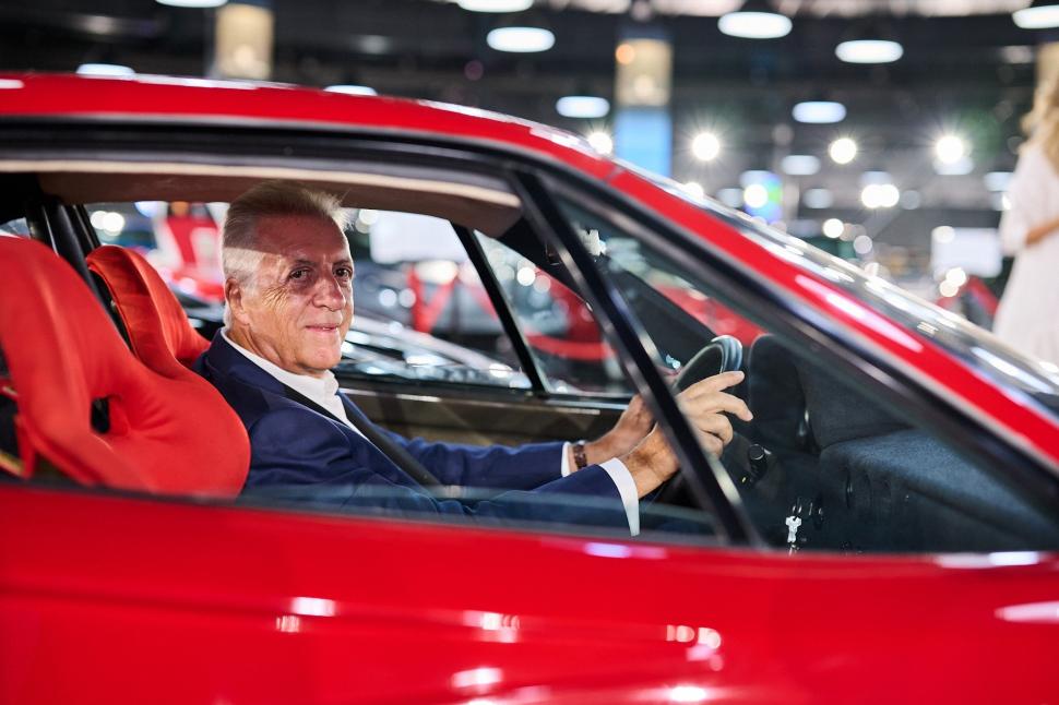 Miliardarul de la Ferarri, vizită cu soția româncă la galeria de mașini a lui Ion Țiriac. Piero și Romina s-au pozat lângă bolizii de lux 785982