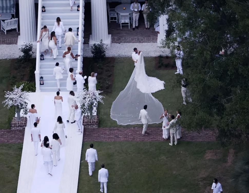 Nunta Jennifer Lopez - Ben Affleck | Primele imagini de la ceremonia unde J.Lo a spus DA, într-o rochie de mireasă spectaculoasă 785993