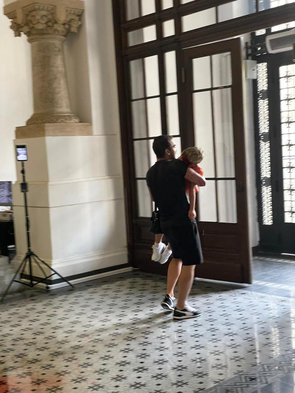 Copilul strivit pe un hol din Primăria Bucureşti este în stare stabilă la spital 786198