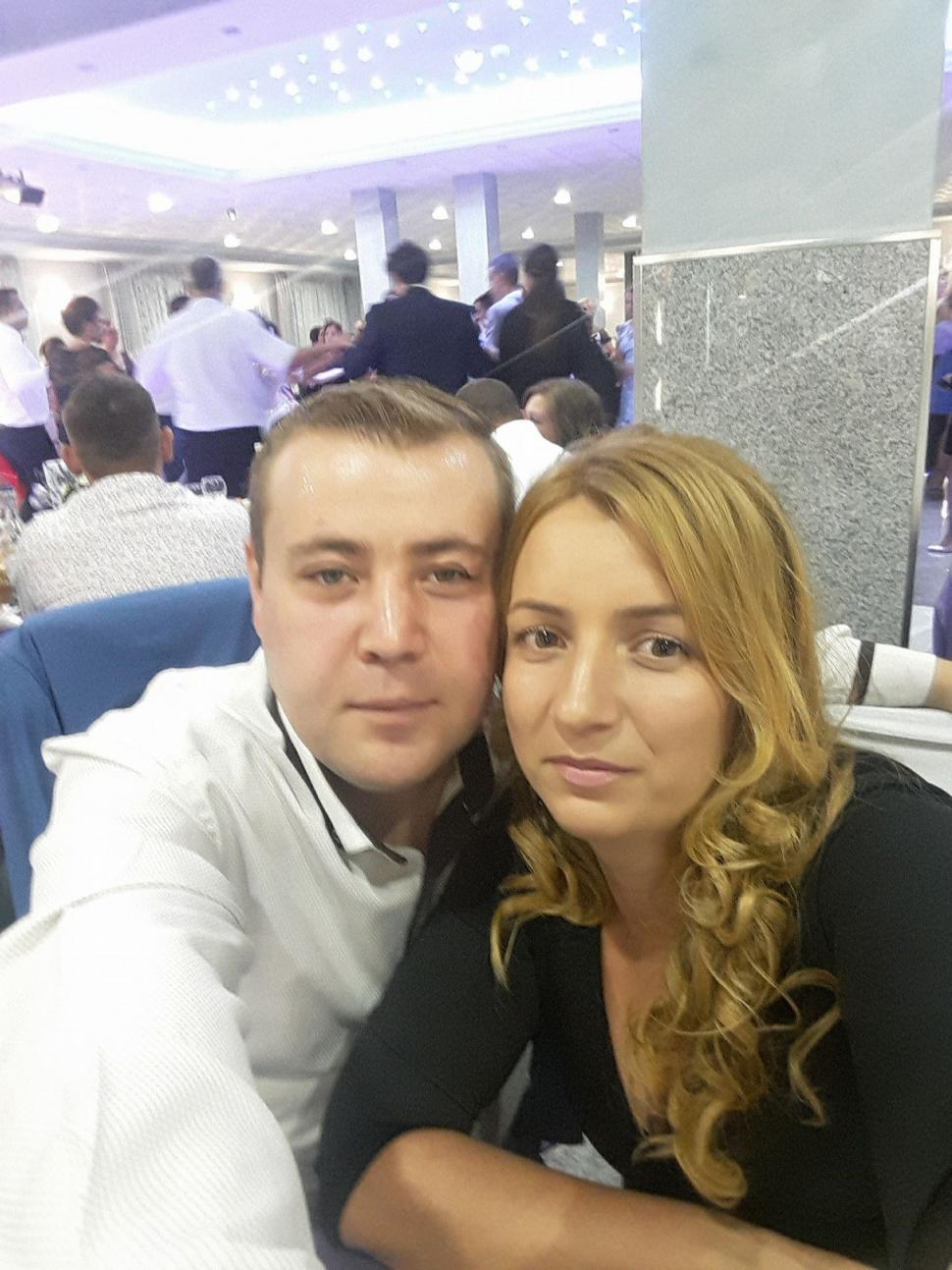 Ei sunt soții din Alba care au murit striviți în accidentul de pe Valea Oltului. Mama s-a stins cu copilul de un an în brațe 786103