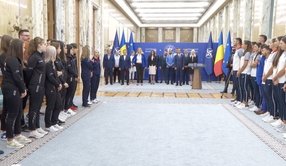 Sportivii cu rezultate remarcabile, premiați de Nicolae Ciucă, la Palatul Victoria: "Fiecare român să vă copieze"