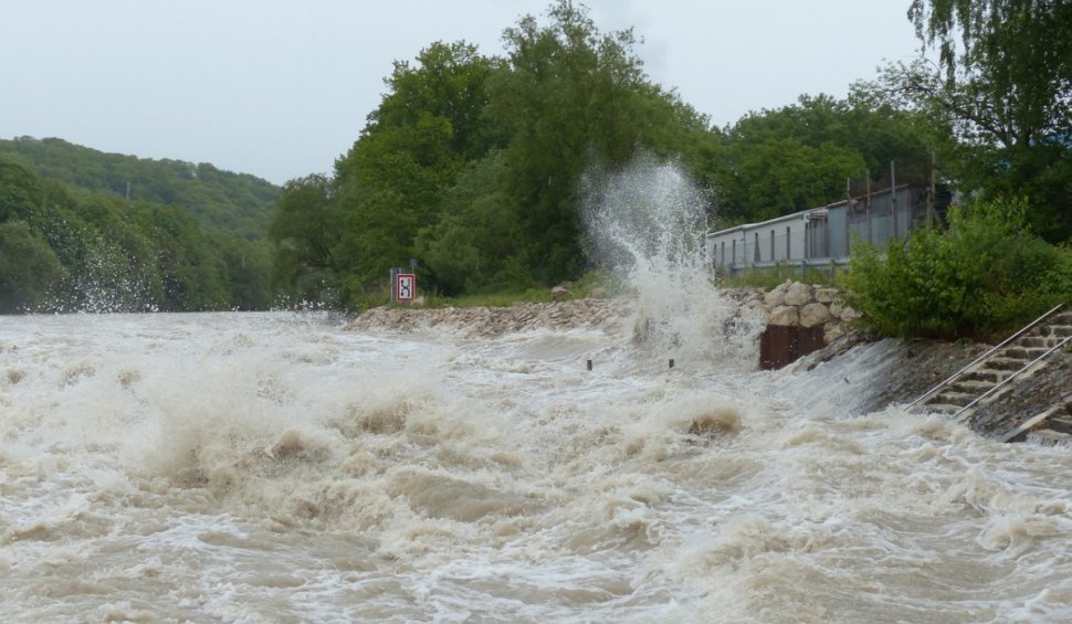 Avertizare hidrologică pentru jumătate din țară! Cod galben de inundații și viituri pe râuri din 23 de județe