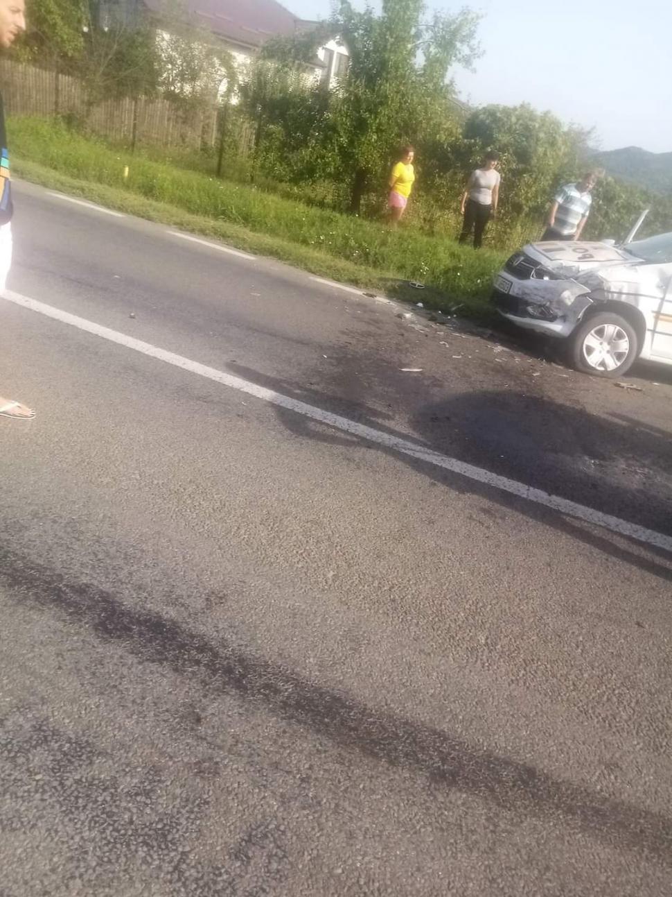 Un şofer s-a speriat de radar şi a intrat în plin în maşina Poliţiei, la Măgura în Buzău 786401