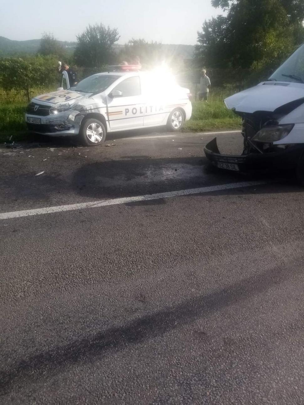 Un şofer s-a speriat de radar şi a intrat în plin în maşina Poliţiei, la Măgura în Buzău 786403