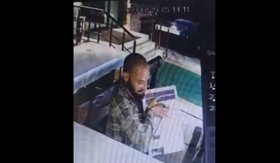 Un turist din Vama Veche, surprins în timp ce a plecat de la mare cu tot cu frigiderul de la cazare 786462