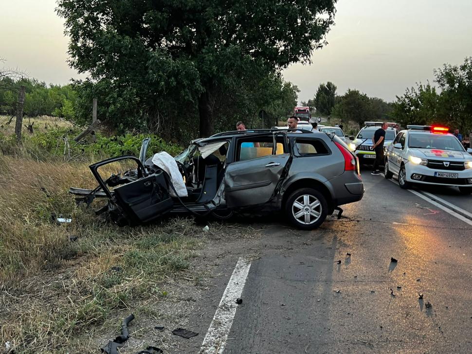 Accident tragic în Frumușani | O familie cu 2 copii a murit, după ce două mașini s-au ciocnit frontal 786648