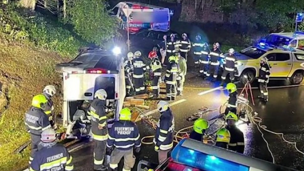 Microbuz plin cu români care se întorceau în ţară, accident mortal pe o şosea din Austria