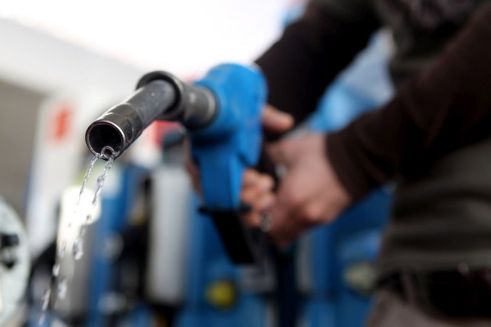 Prețul benzinei și al motorinei în România, astăzi, 25 august 2022. Cât costă un litru de carburant