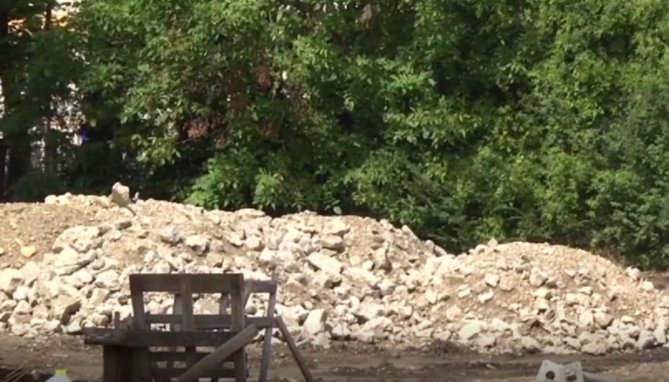 O şcoală nouă din Sibiu a fost demolată pentru că altfel ar fi căzut peste elevi