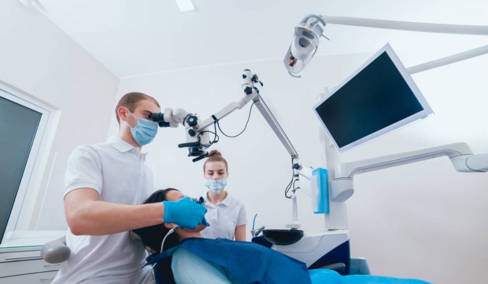 7 avantaje ale utilizării microscopului endodontic