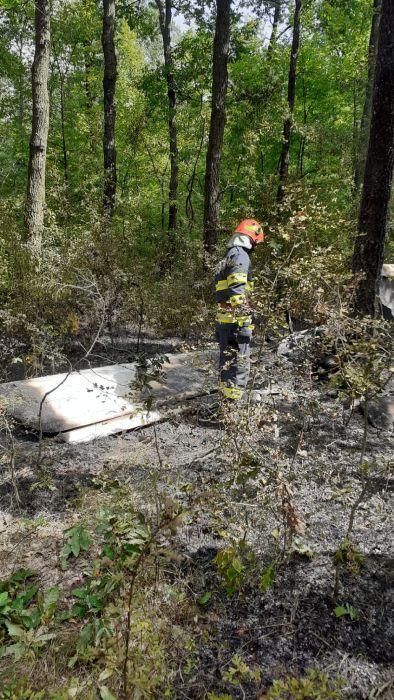 Un avion cu două persoane la bord s-a prăbuşit pe câmp, în Giurgiu | Pilotul şi copilotul au fost găsiţi carbonizaţi 786859