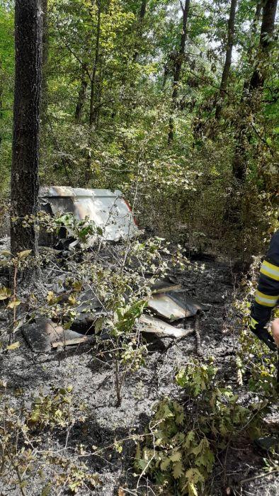 Un avion cu două persoane la bord s-a prăbuşit pe câmp, în Giurgiu | Pilotul şi copilotul au fost găsiţi carbonizaţi 786860