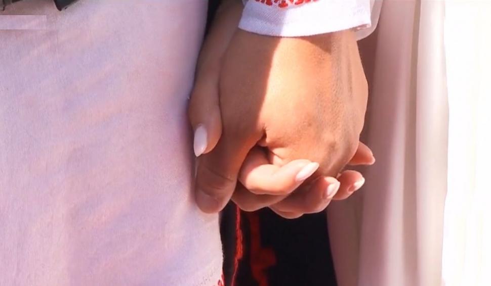 Ce nu s-a văzut la TV de la nunta lui George Simion. Imagini emoţionate de la ceremonie 786887