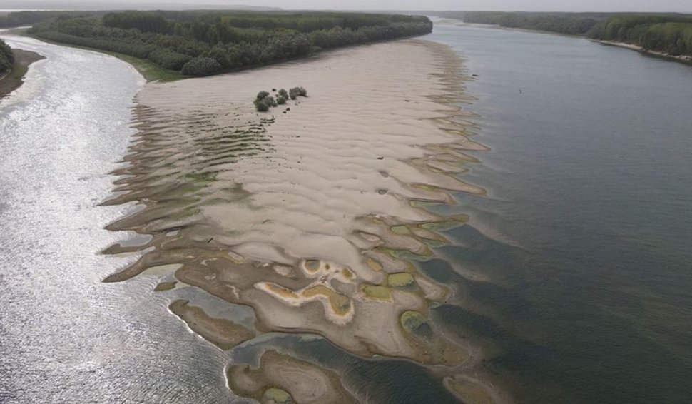 Imagini apocaliptice cu Dunărea secată, surprinse în județul Constanța