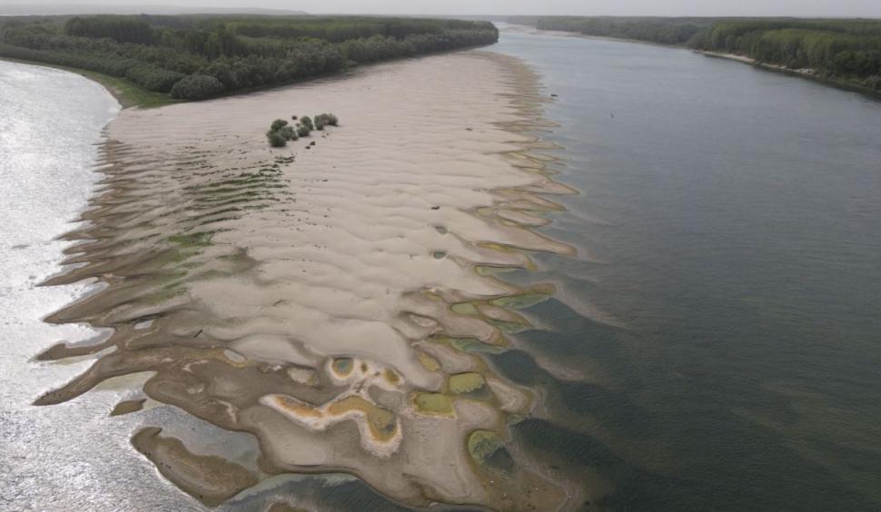 Imagini apocaliptice cu Dunărea secată, surprinse în județul Constanța 786875