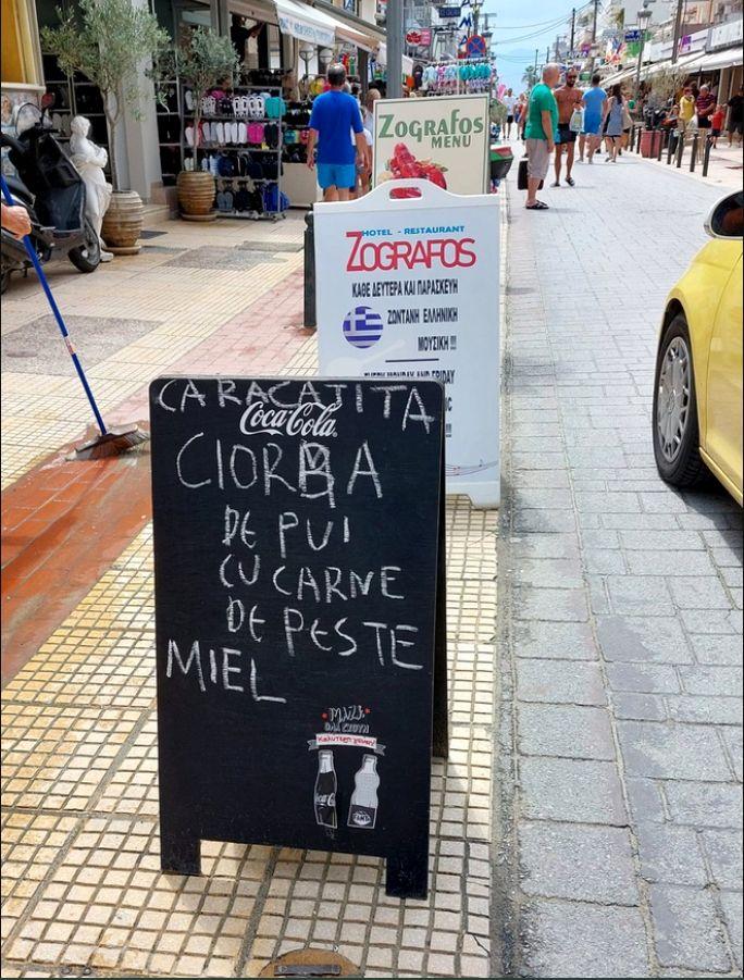 Mesajul în română scris de patronul unui local din Grecia a devenit viral: "Ciorbă de pui cu carne de..." 786899