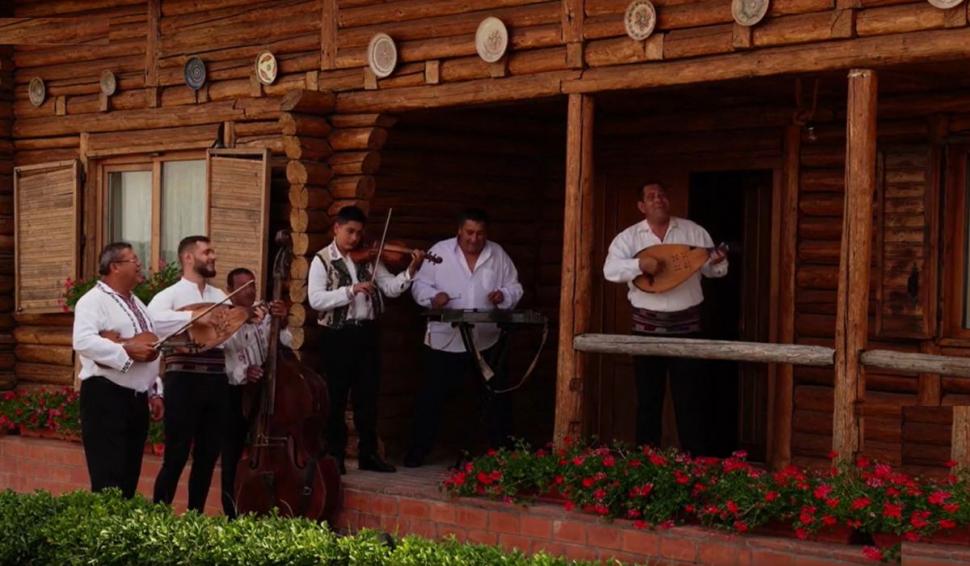 ÎPS Teodosie, sfat pentru George Simion şi soţia sa, în ziua nunţii 786907