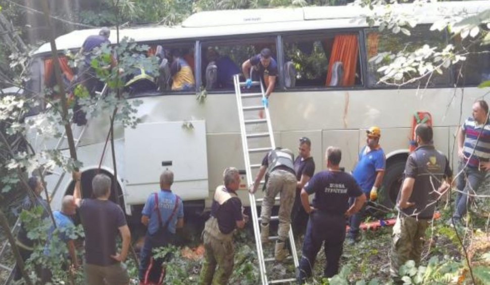 Un autocar plin cu turişti s-a prăbuşit într-o râpă, în Turcia | Cinci oameni au murit, iar alţi 36 au ajuns la spital