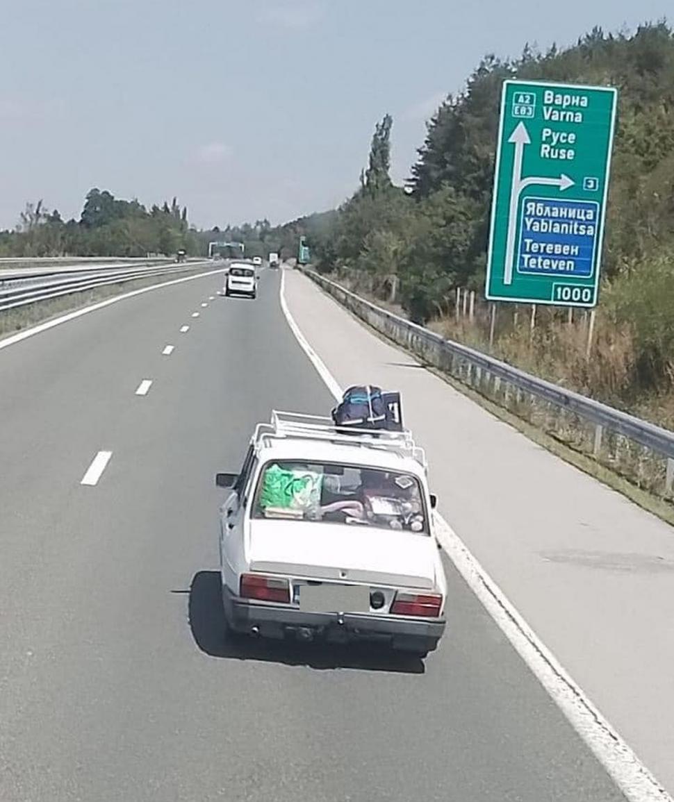 Român cu Dacia 1310, surprins la întoarcerea din Grecia. "Mare grijă, poți rămâne fără ea!" 787012