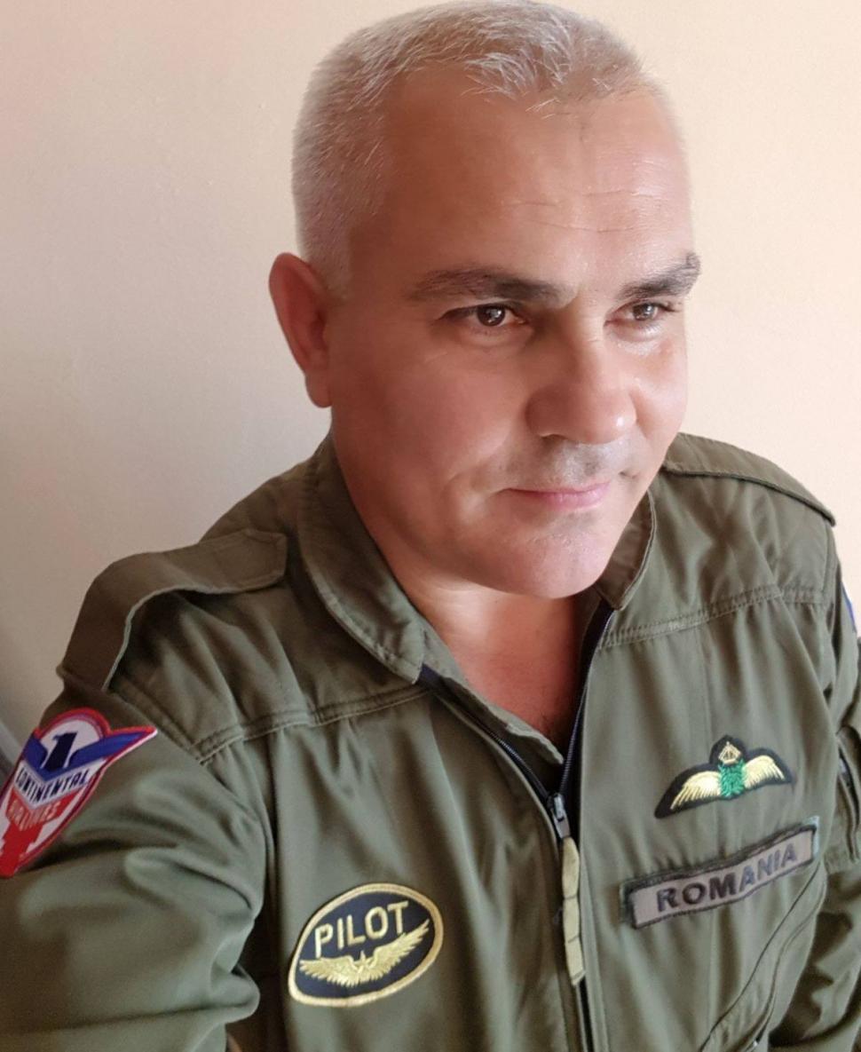 El e Valentin Anghel, pilotul care a murit alături de pasagera de 28 de ani, în accidentul aviatic din Giurgiu 786992