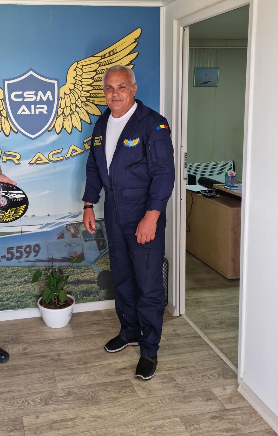 El e Valentin Anghel, pilotul care a murit alături de pasagera de 28 de ani, în accidentul aviatic din Giurgiu 786996