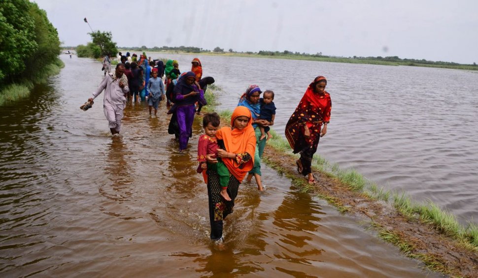 Peste 1.000 de oameni au murit înecați sau luați de ape, după ce ploile musonice au lovit Pakistanul