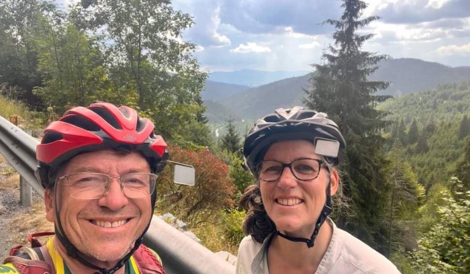 Doi turiști canadieni credeau că România a fost invadată de Rusia după ce au primit mesaj Ro-Alert privind prezența unui urs în apropiere 787069