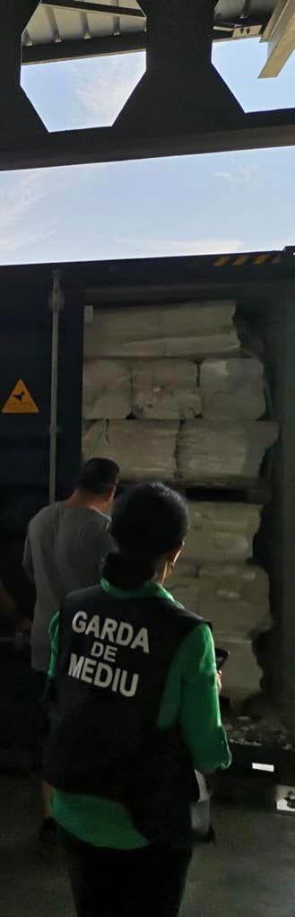 33 de tone de deşeuri din polistiren, importate din Israel, oprite de Garda de Mediu în Portul Constanța 787367