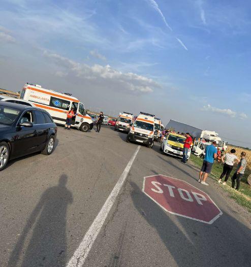 Accident cumplit în Călăraşi | Un mort şi şase răniţi după ce un TIR şi o autoutilitară s-au ciocnit 787356