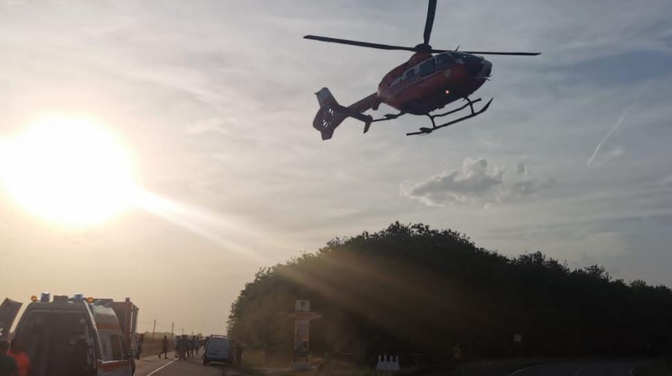 Accident cumplit în Călăraşi | Un mort şi şase răniţi după ce un TIR şi o autoutilitară s-au ciocnit 787360