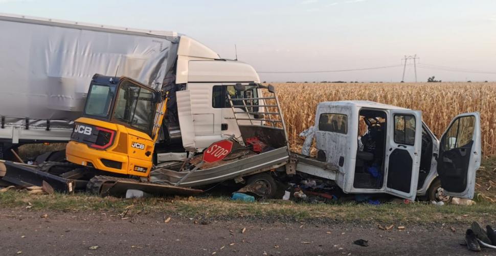 Accident cumplit în Călăraşi | Un mort şi şase răniţi după ce un TIR şi o autoutilitară s-au ciocnit 787361