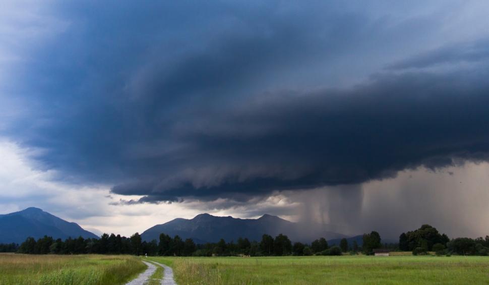 Avertizare meteo ANM de ultimă oră | Cod portocaliu de vijelii și grindină, în mai multe judeţe 787515
