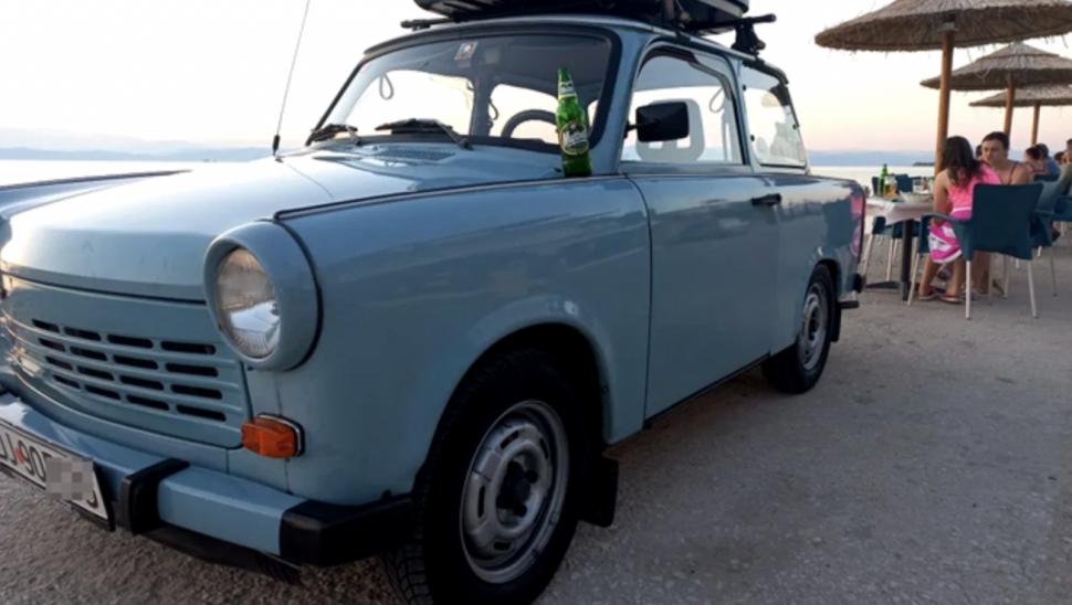 Cât a ajuns să coste un Trabant vechi, din 1990, "în stare impecabilă". Proprietar: "Cei care simt nevoia de a se băga în seamă aiurea, mai bine se abțin" 787532
