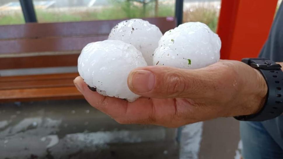  O fetiță de 1 an a murit, lovită în cap de grindină, în Spania 787523