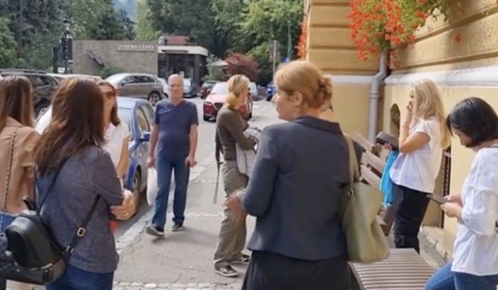 Proteste la școală, în Brașov: Părinții și elevii sunt revoltați că se învață în trei schimburi, la "program de fabrică"