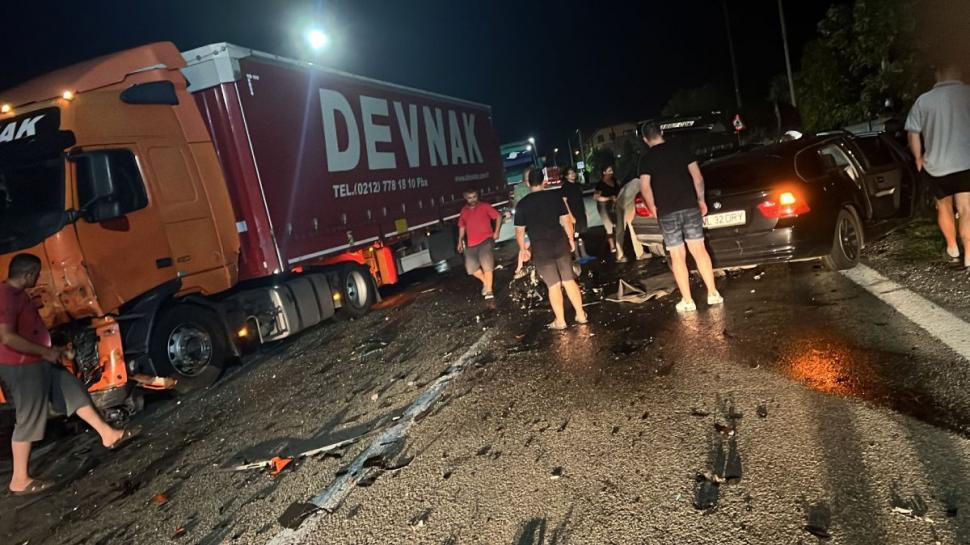 Un tânăr a murit, iar alţi trei au ajuns la spital, după un cumplit accident în Râmnicu Vâlcea 787401