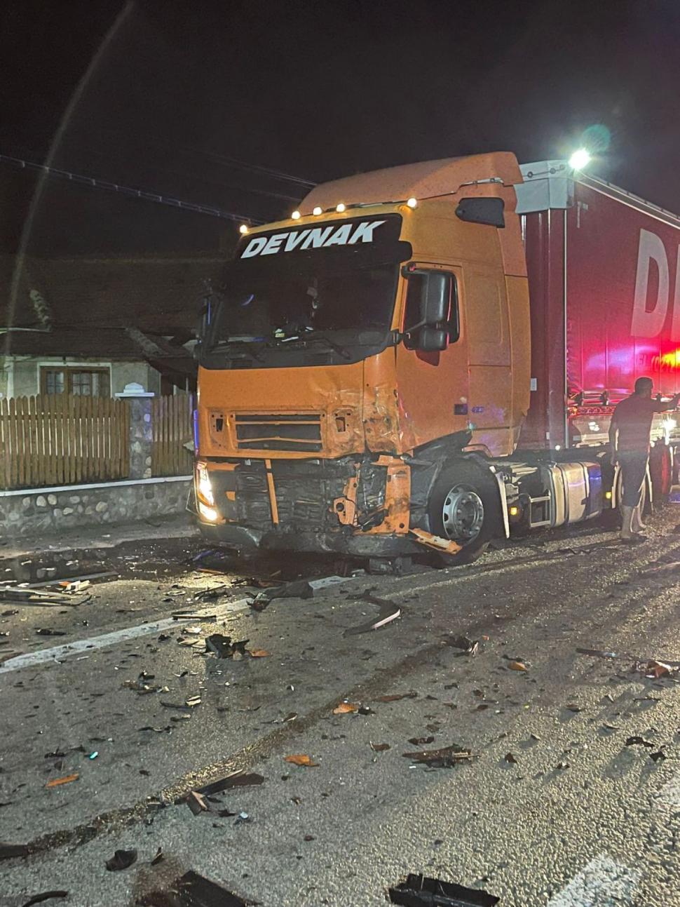 Un tânăr a murit, iar alţi trei au ajuns la spital, după un cumplit accident în Râmnicu Vâlcea 787402