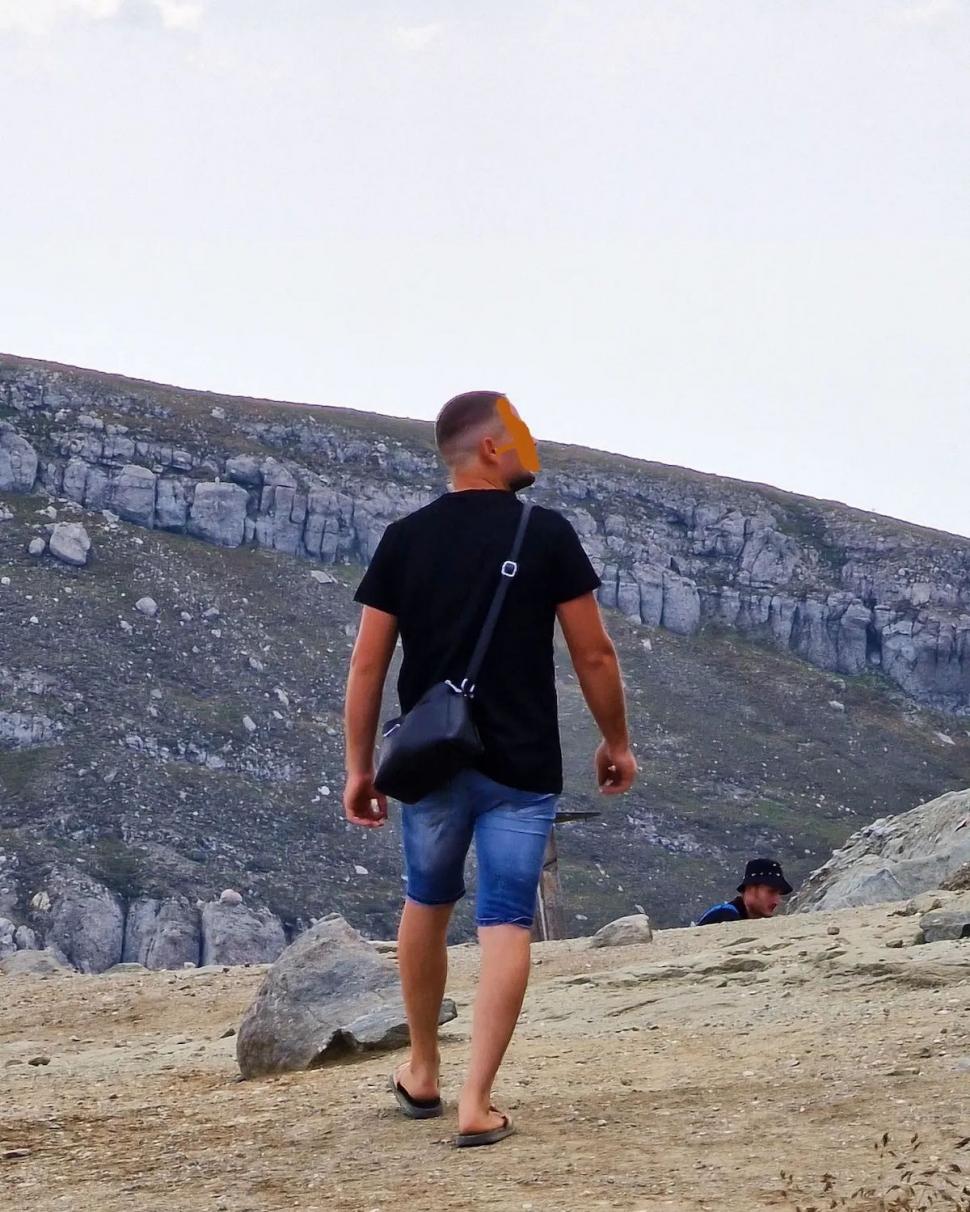 Turist, surprins în șlapi și blugi în Bucegi la Sfinx 787481