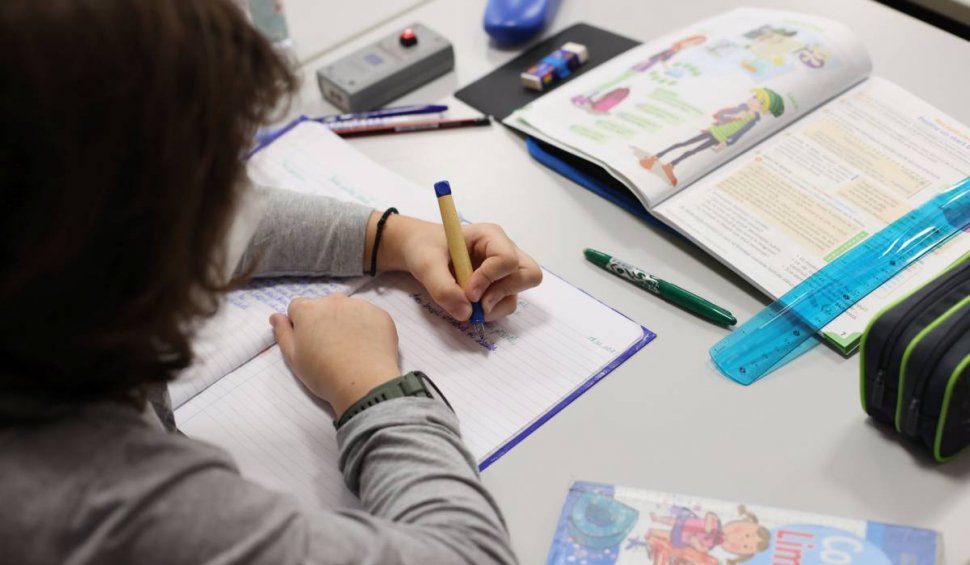 Eșec în educația românească: 47% dintre elevi nu știu să scrie și să citească | Abandonul școlar este tot mai mare