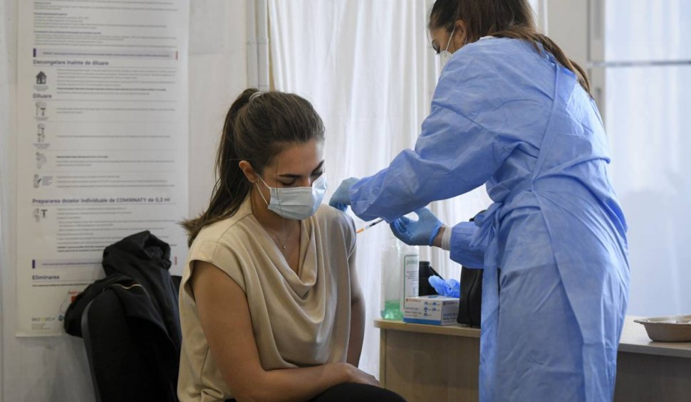 Sute de români dau statul în judecată pentru campania de vaccinare anti-COVID