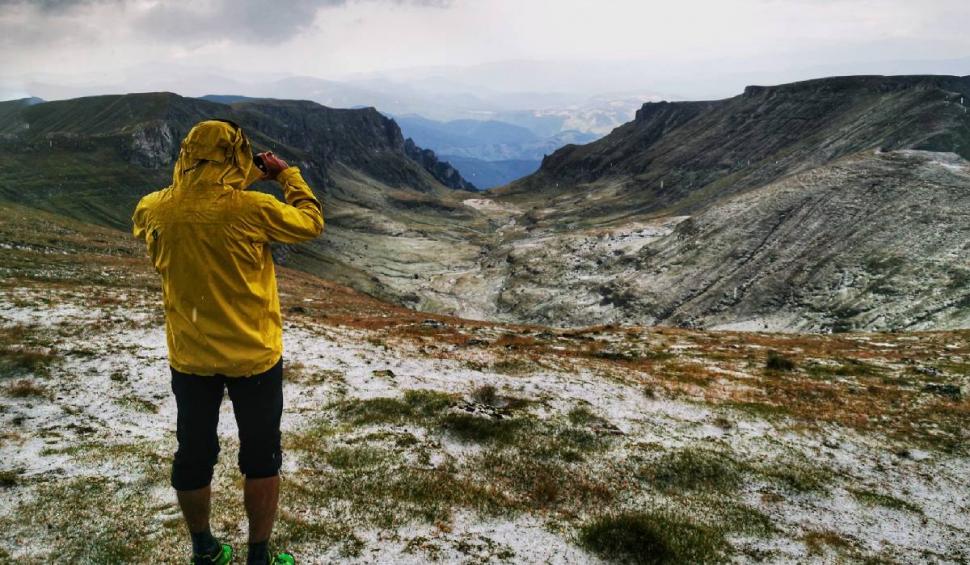 A nins în Munții Bucegi: "Vă rog eu frumos să vă lăsați șlapii acasă" 787612