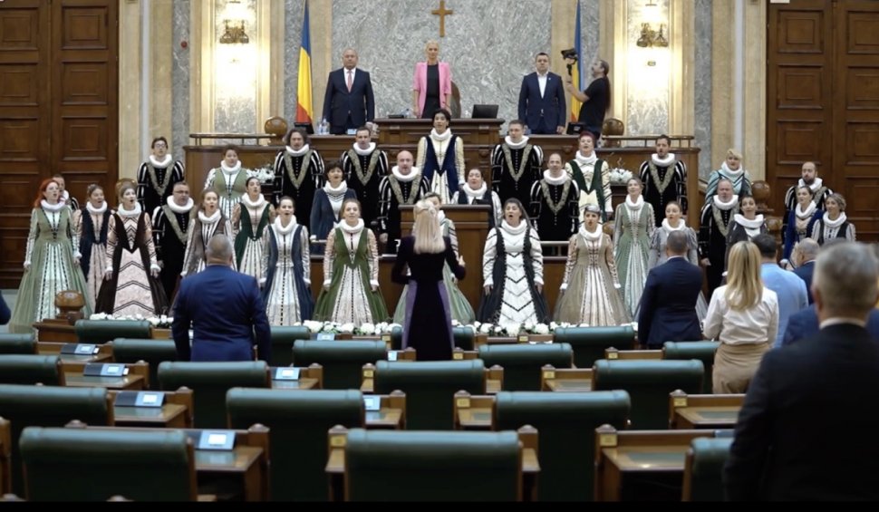 Surpriză în Senat: Sesiunea de toamnă a fost deschisă de Corul Madrigal