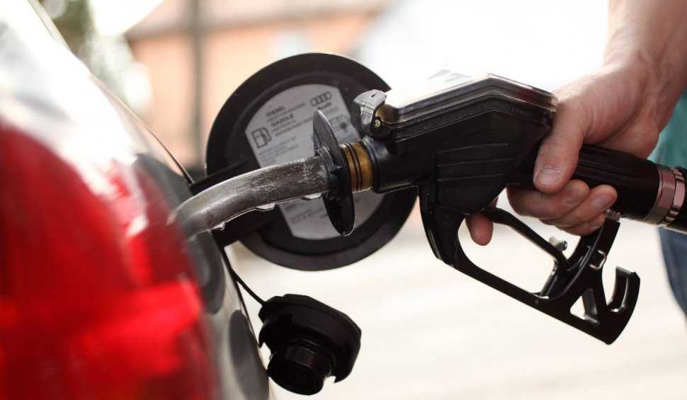 Prețul benzinei și al motorinei în România, astăzi, 2 septembrie 2022. Prețul benzinei scade pentru a doua zi consecutiv