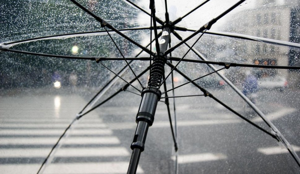 Prognoza meteo specială pentru București. Meteorologii anunță ploi și temperaturi scăzute