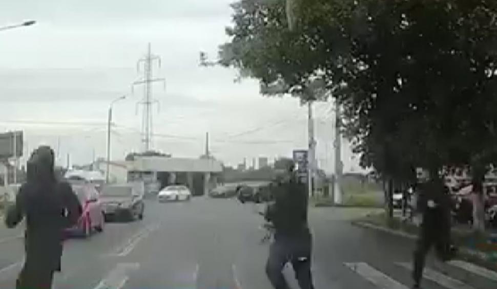 Bătaie în plină stradă între suporteri la finalul partidei dintre Oţelul Galaţi şi Poli Timişoara 787957