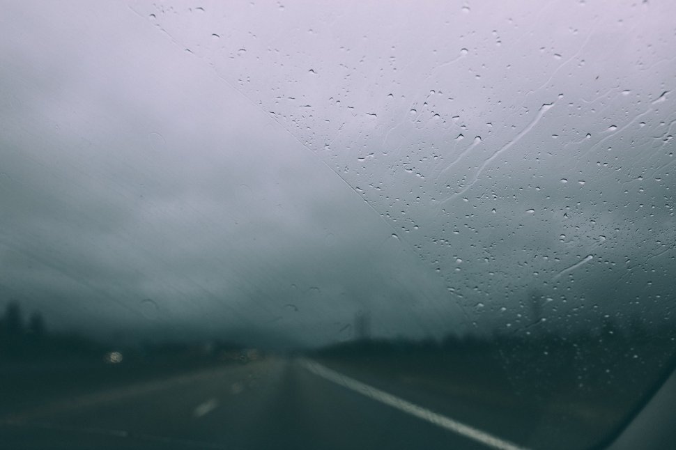 Trafic restricționat pe autostrada A1 Sibiu - Deva, din cauza gropilor săpate de ploaie