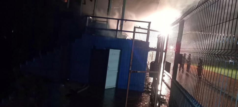 Un incendiu puternic a izbucnit pe stadionul din Slobozia 787904